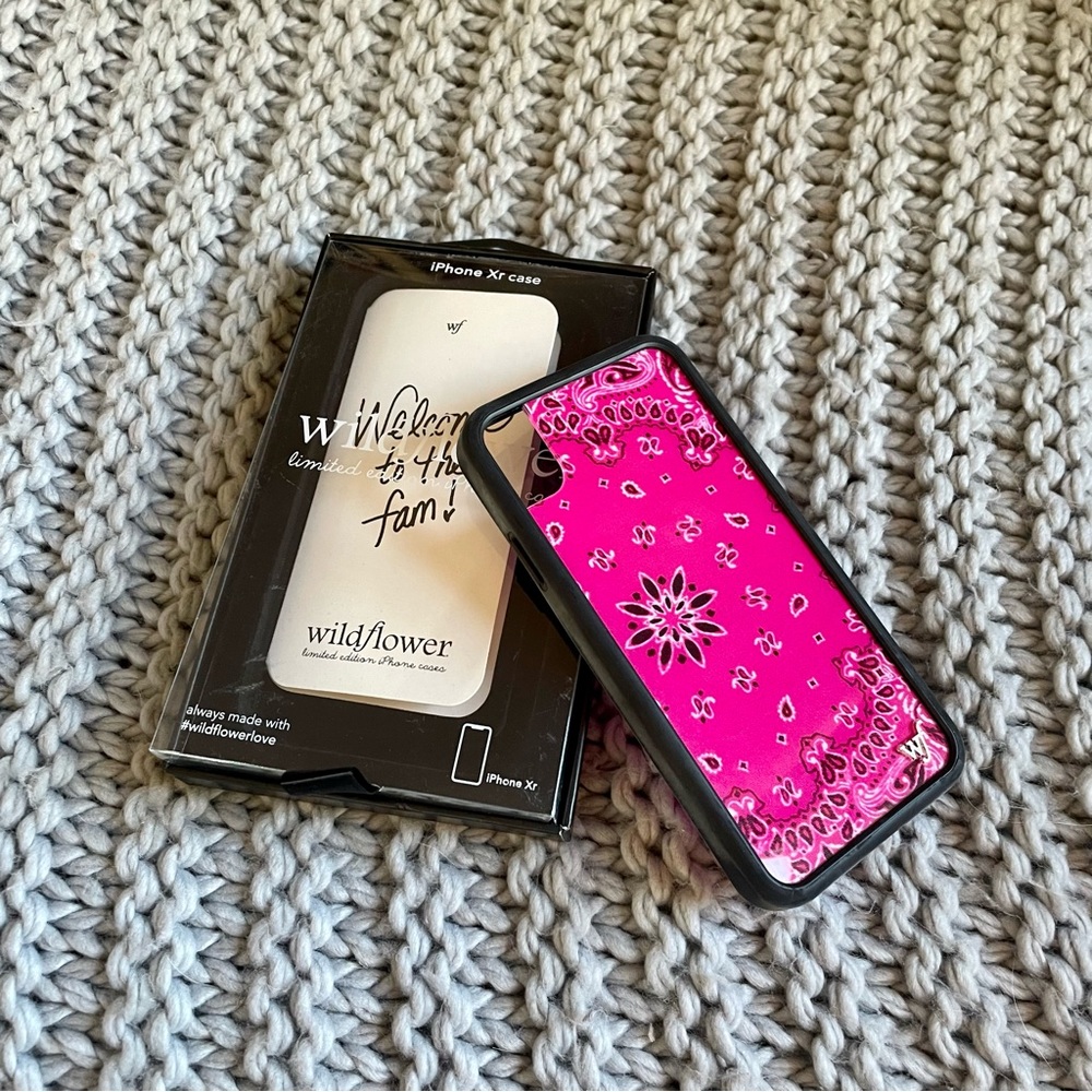 NEW! Wildflower Pink Rodeo Bandana iPhone Case 🤍